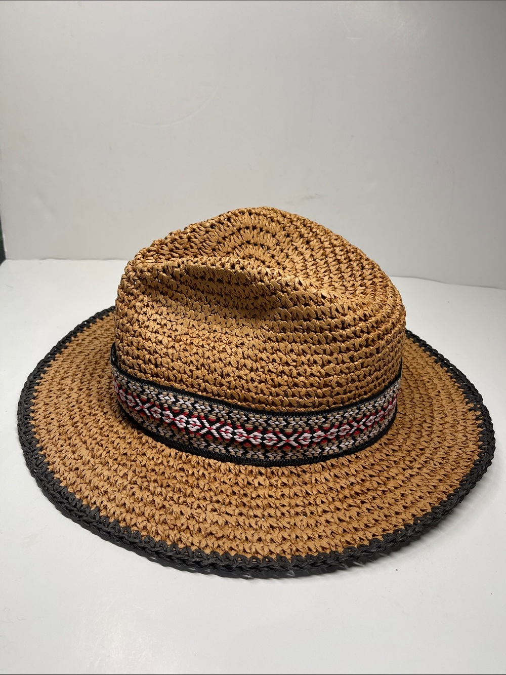 Echo design paper, straw hat